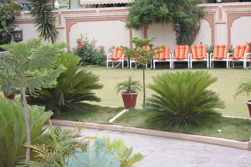Royal Emirates Residence Abbottabad Exterior foto